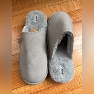 NWT- Born Gray Genuine Suede Mule/Slippers- Women’s Size 8